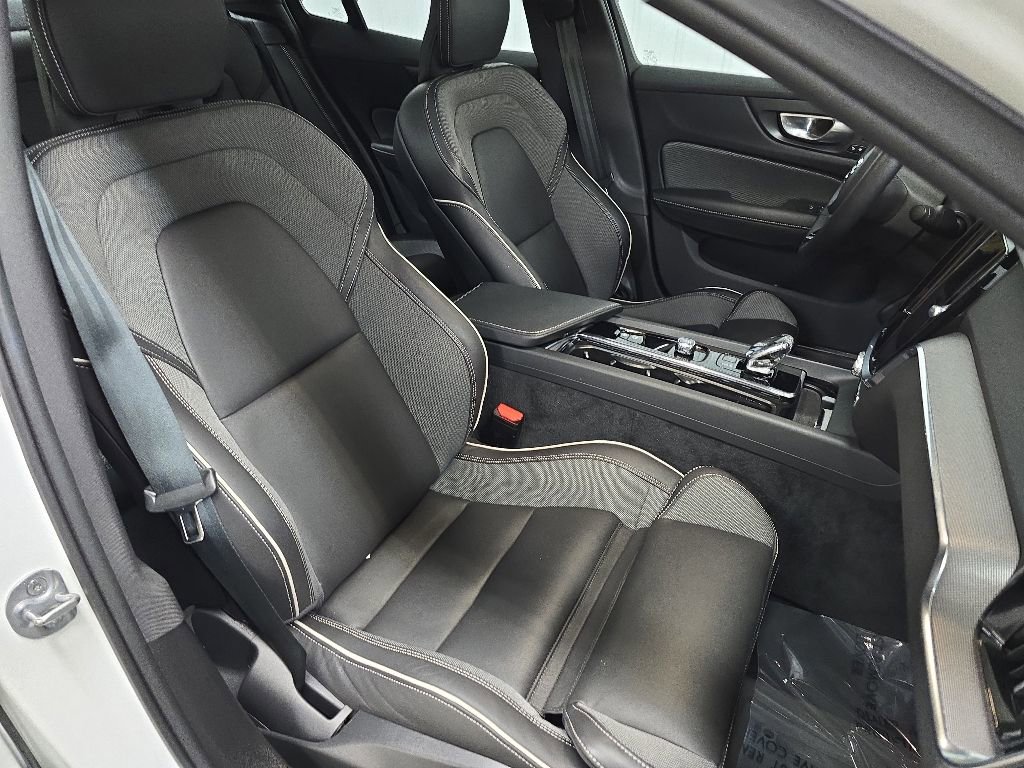 Used 2024 Volvo S60 B5 Plus w/ Climate Package AWD/4WD image 15