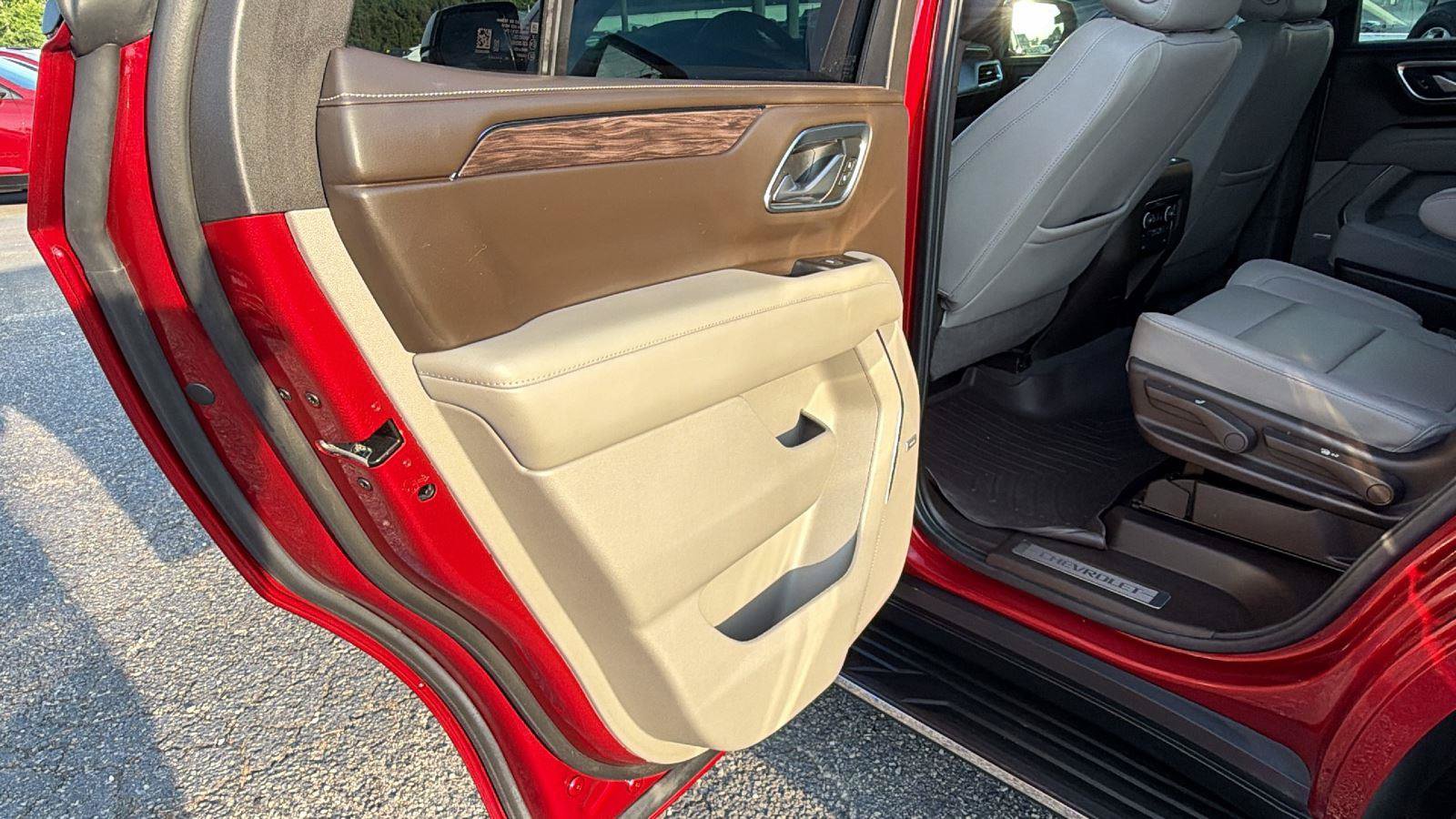 Used 2023 Chevrolet Tahoe LT w/ Luxury Package RWD image 23