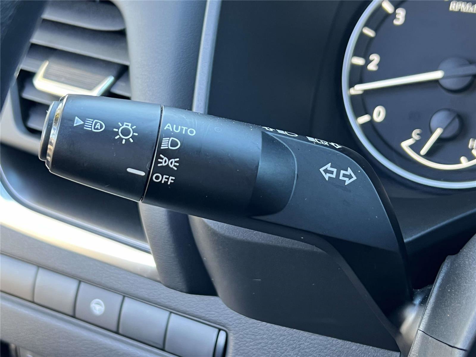 Used 2023 Nissan Rogue SV image 28