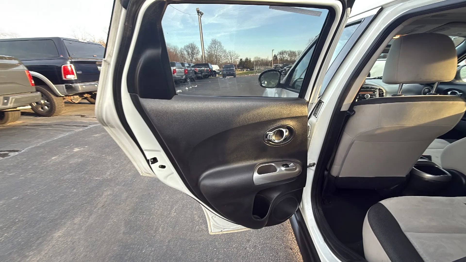 Used 2014 Nissan Juke SV image 11