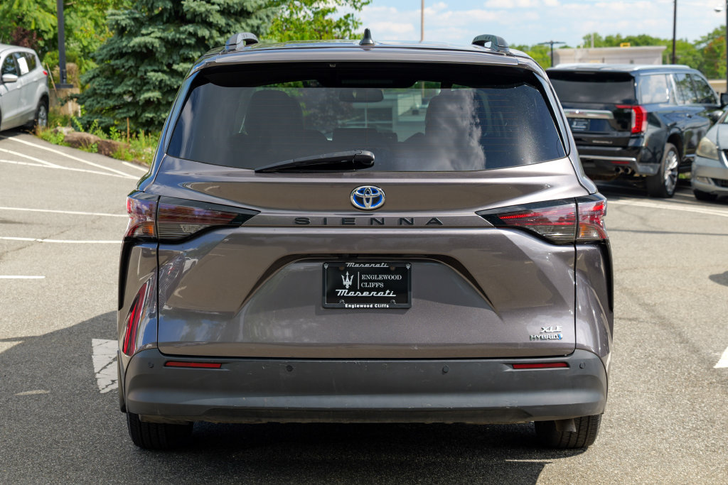 Used 2024 Toyota Sienna XLE w/ XLE Plus Package FWD image 6