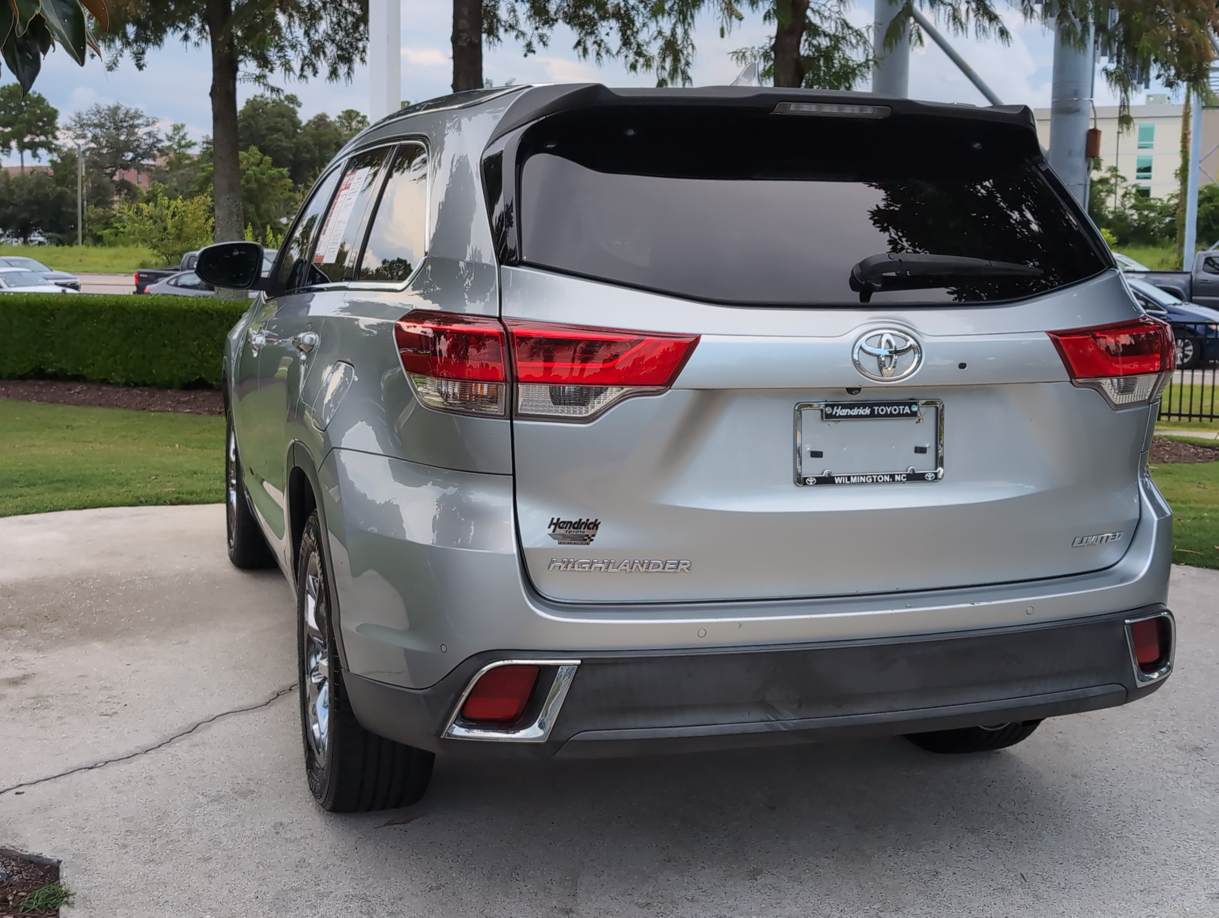 Used 2019 Toyota Highlander Limited Platinum FWD image 8