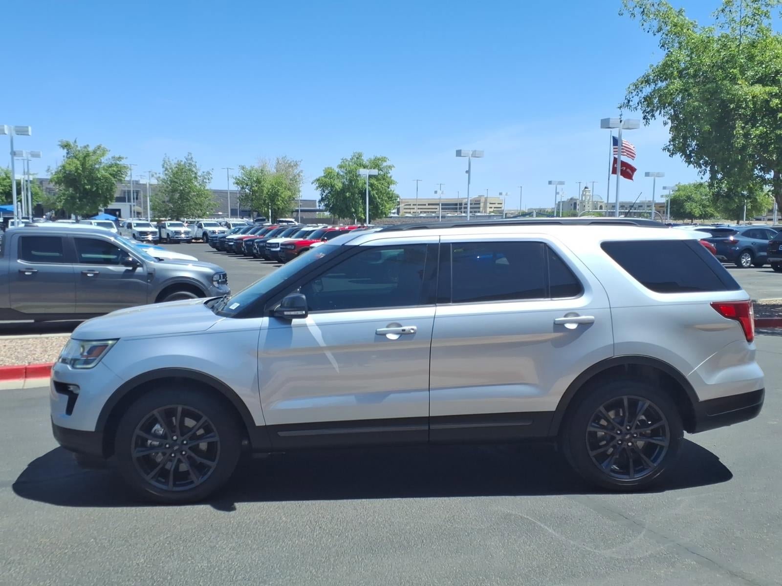 Used 2018 Ford Explorer XLT w/ Equipment Group 202A FWD image 7