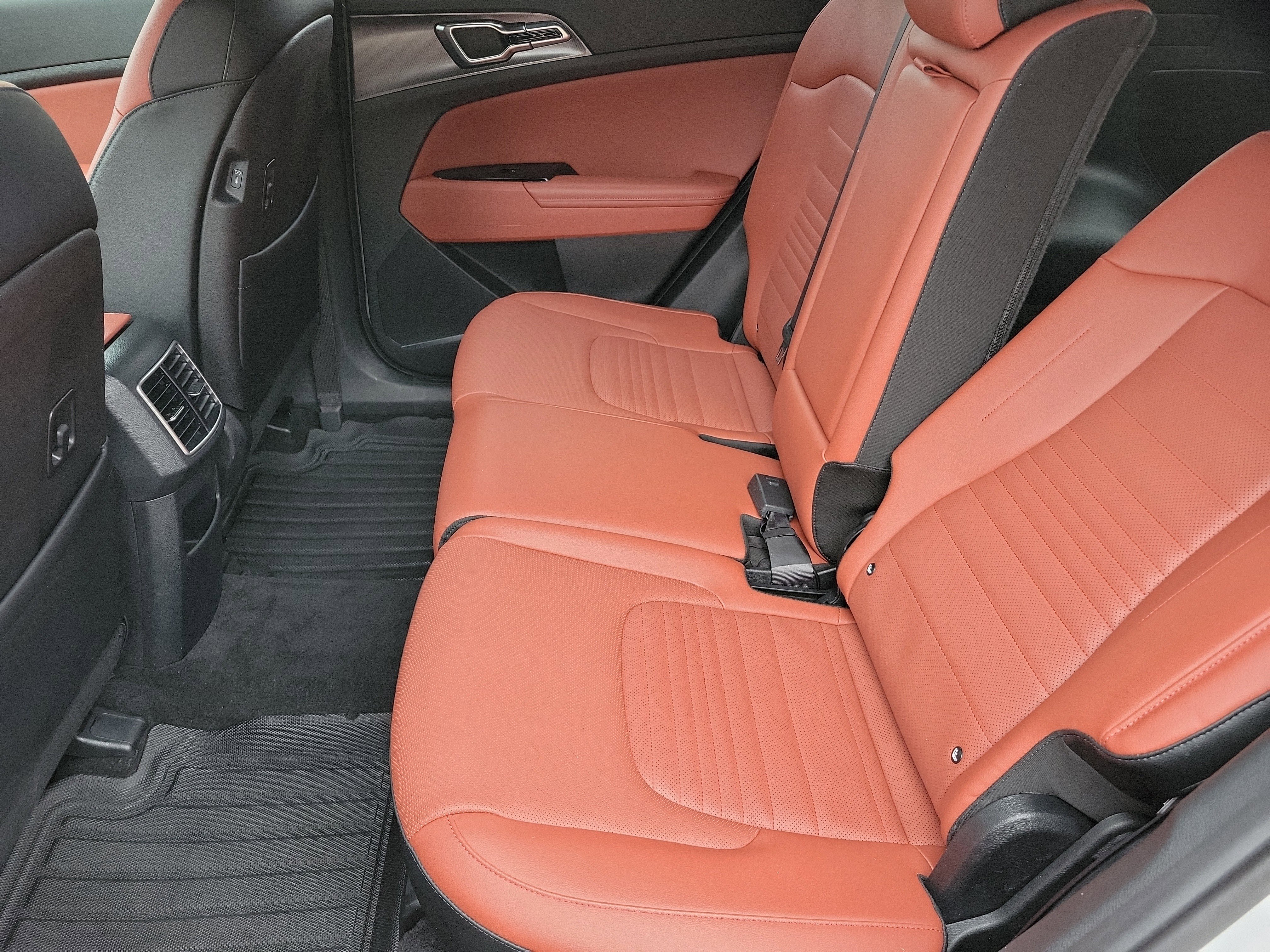 Used 2024 Kia Sportage SX image 6