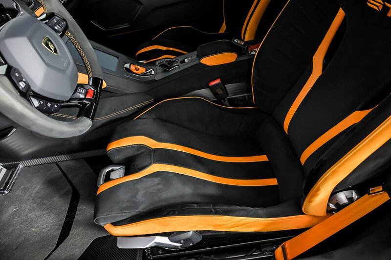 Used 2022 Lamborghini Huracan STO RWD image 22