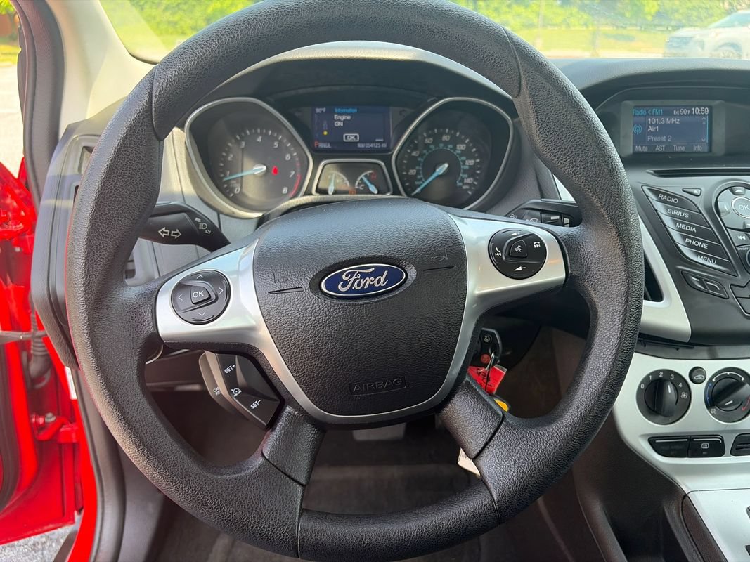 Used 2014 Ford Focus SE FWD image 21