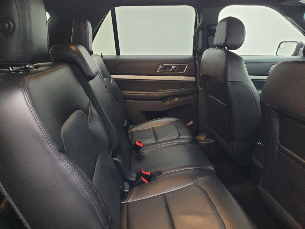 Used 2016 Ford Explorer XLT w/ Equipment Group 202A AWD/4WD image 19