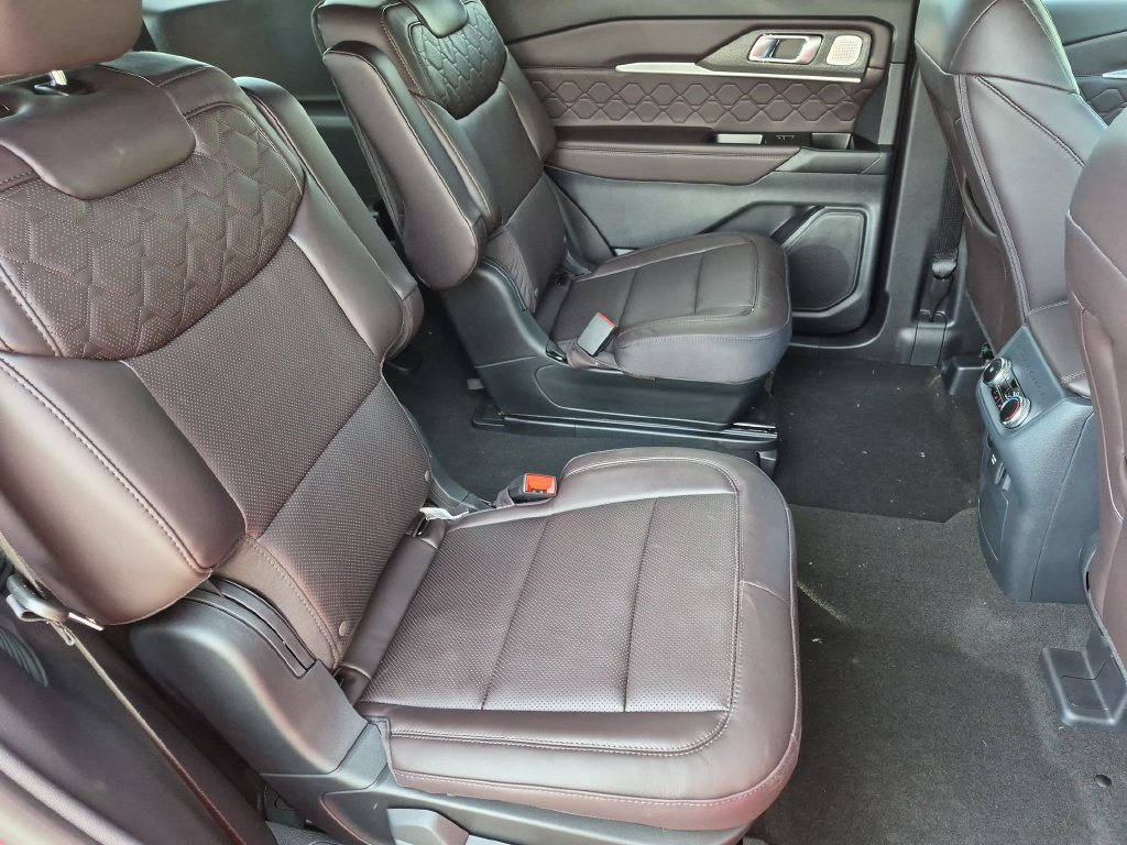New 2026 Ford Explorer Platinum w/ LUX Leather Package AWD/4WD image 21