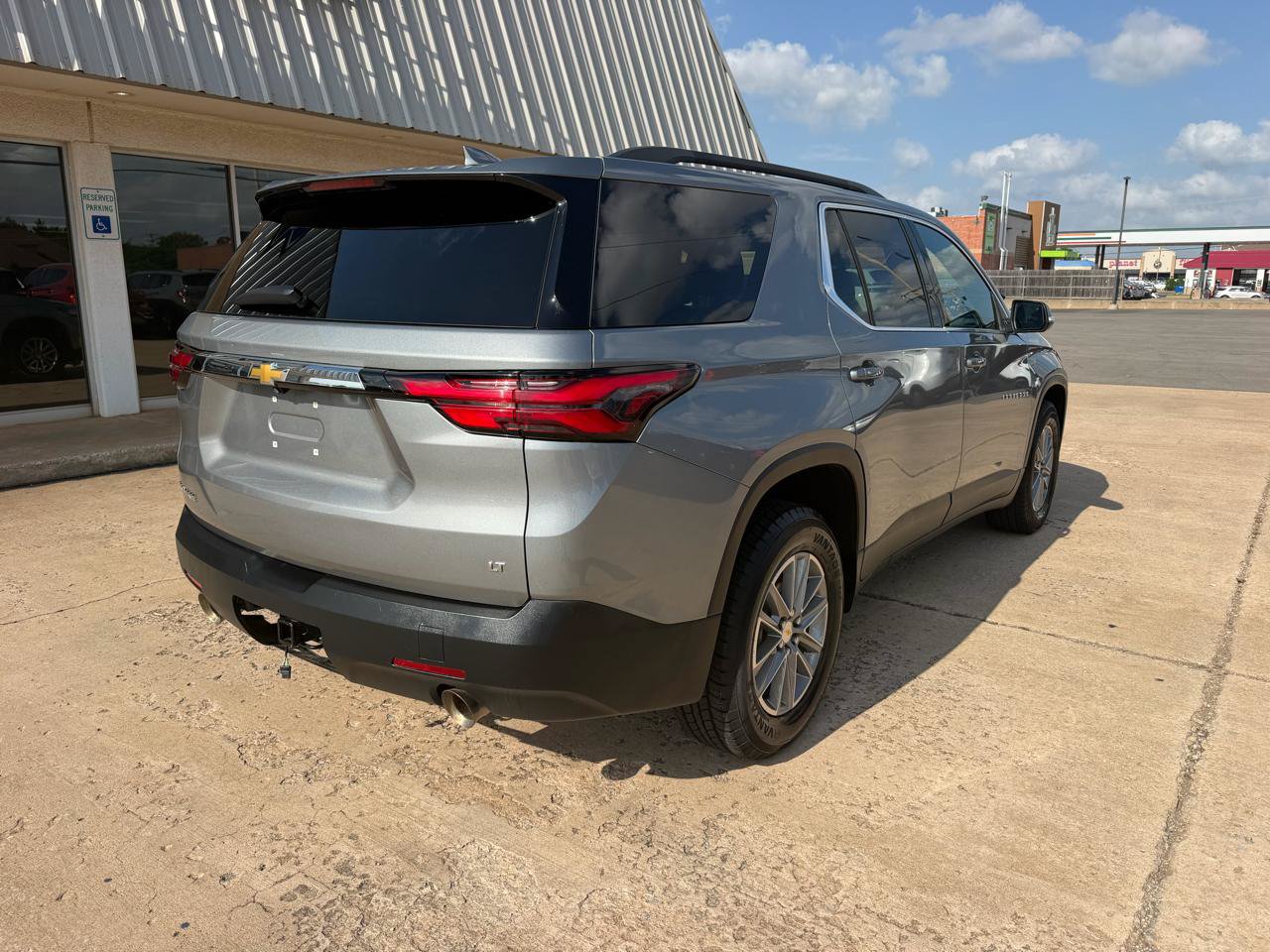 Used 2023 Chevrolet Traverse LT FWD image 8