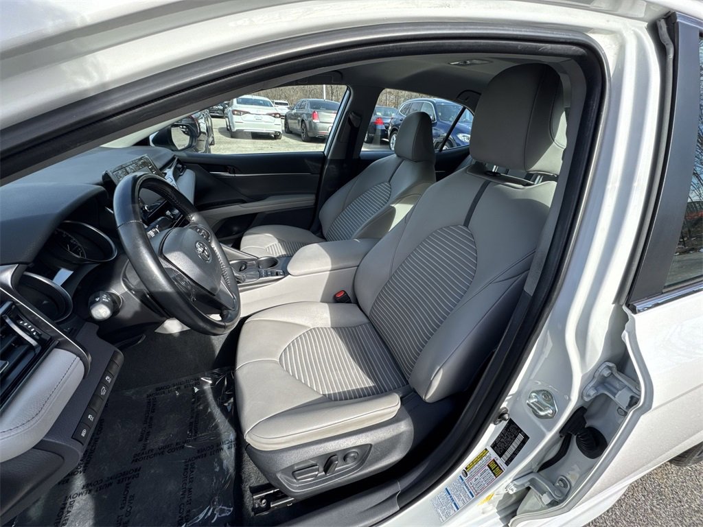 Used 2023 Toyota Camry SE image 13