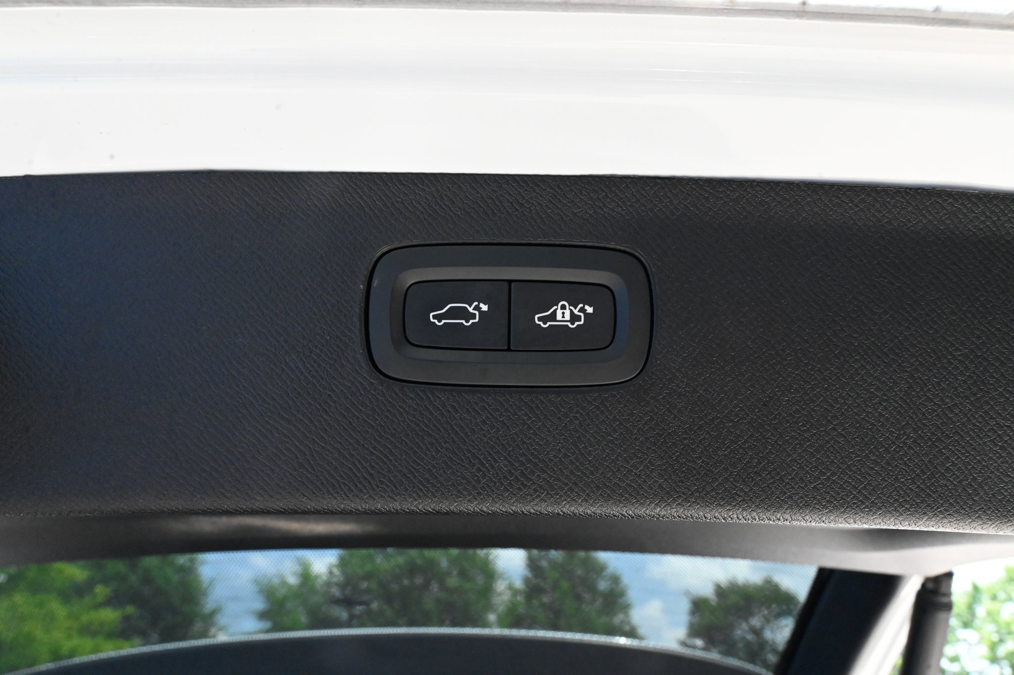 Used 2025 Volvo XC90 T8 Ultra w/ Protection Package Premier AWD/4WD image 47