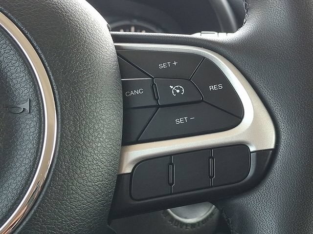Used 2018 Jeep Renegade Latitude AWD/4WD image 22