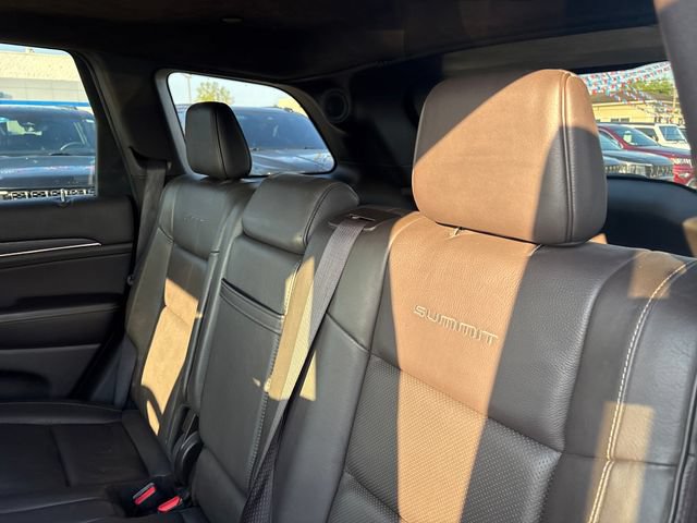 Used 2019 Jeep Grand Cherokee Summit w/ Skid Plate Group AWD/4WD image 22