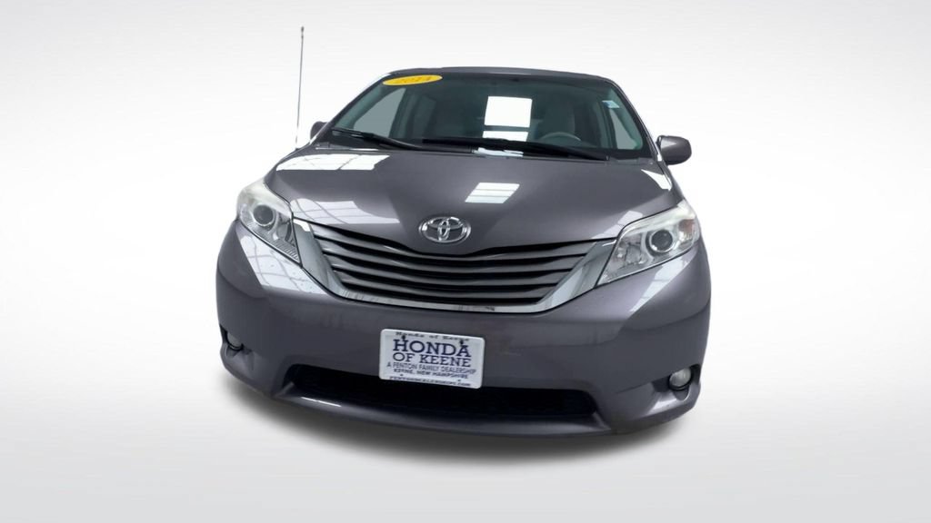 Used 2014 Toyota Sienna XLE AWD/4WD image 3