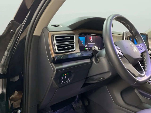 Used 2026 Volkswagen Atlas SE FWD image 17