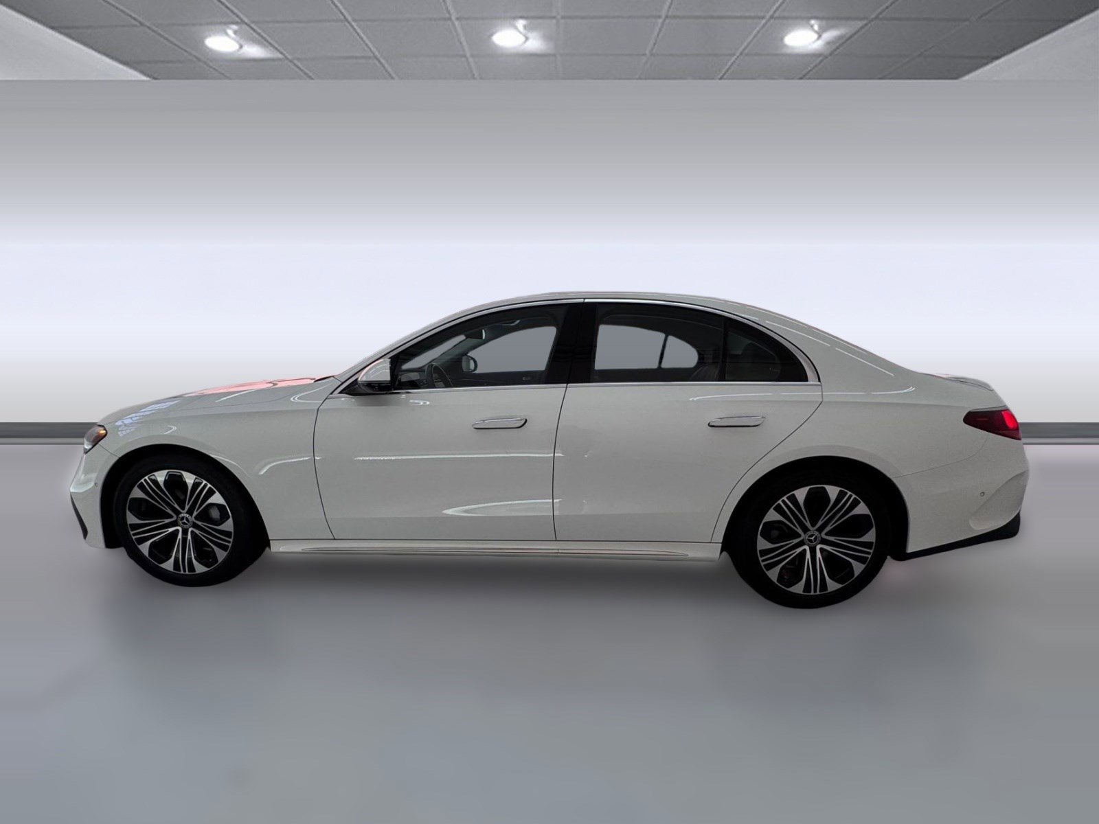 Used 2024 Mercedes-Benz E 350 4MATIC Sedan image 2