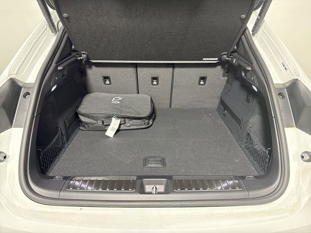 Used 2025 Porsche Macan Electric RWD image 21