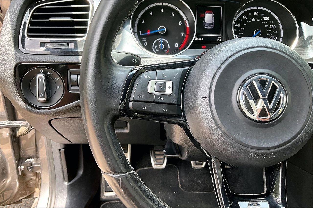Used 2016 Volkswagen Golf R 4-Door AWD/4WD image 10