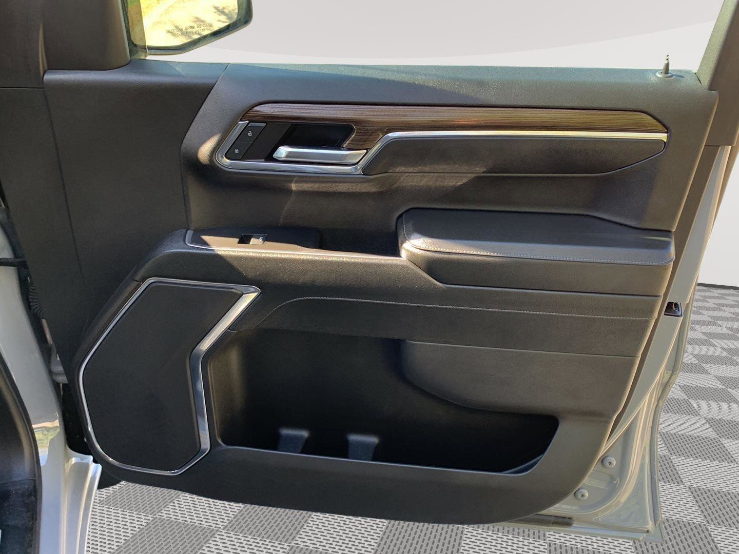 Used 2024 Chevrolet Silverado 1500 LT image 16
