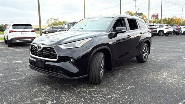 Certified 2026 Toyota Highlander XLE AWD/4WD image 3