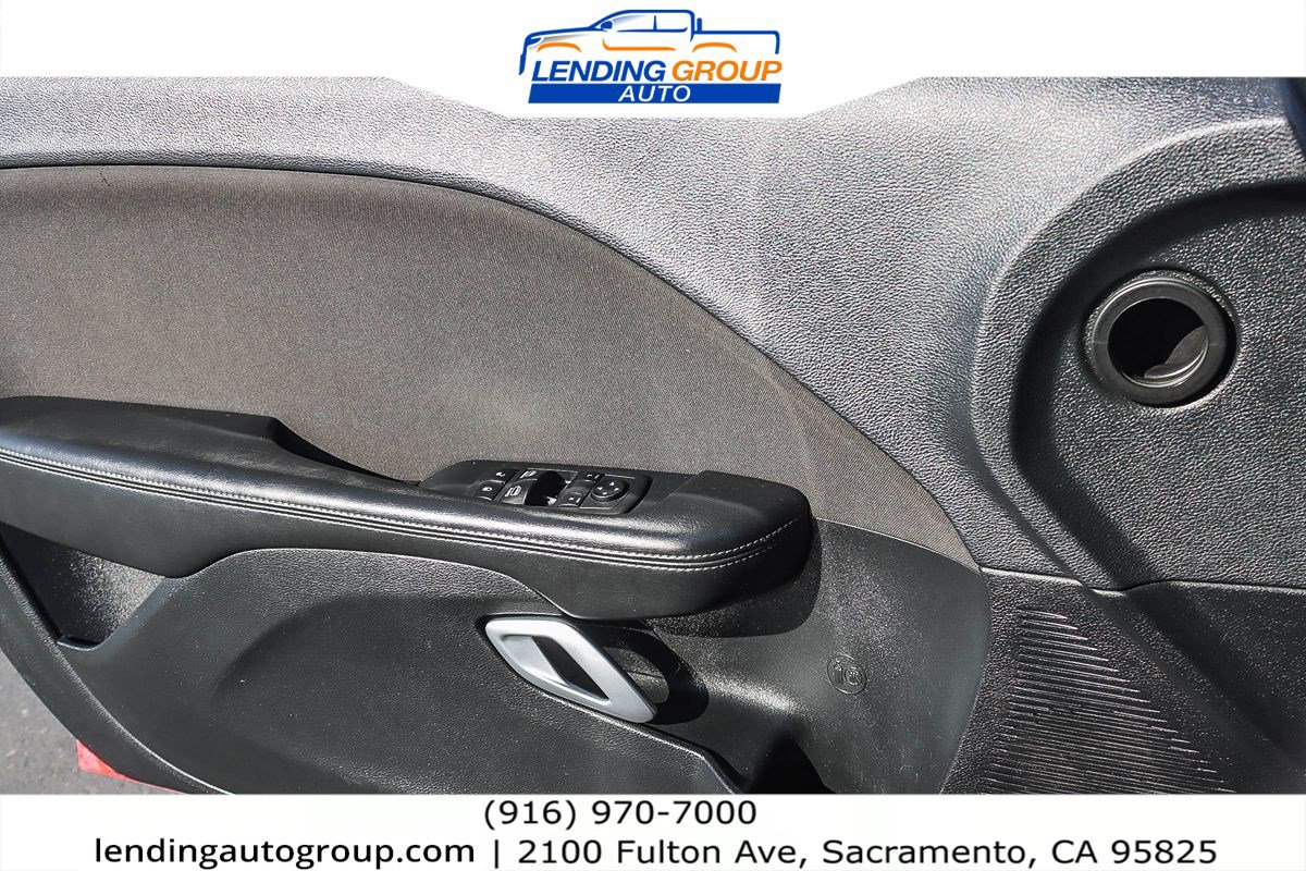 Used 2015 Dodge Challenger SXT image 19