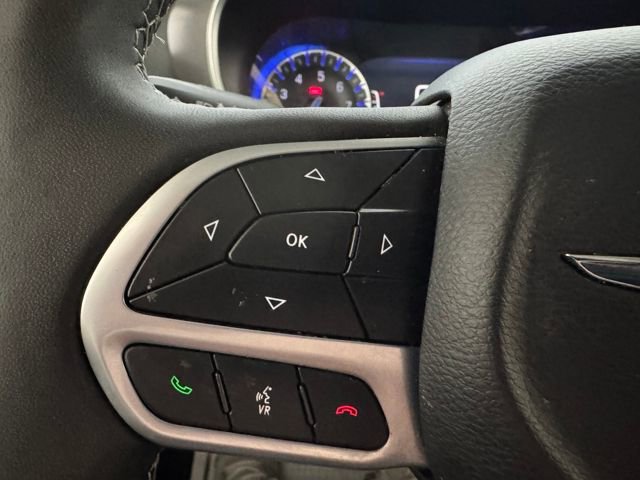 Used 2023 Chrysler Pacifica Touring-L image 42