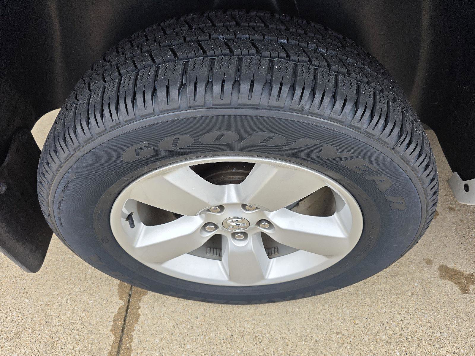 Used 2018 RAM 1500 SLT image 34