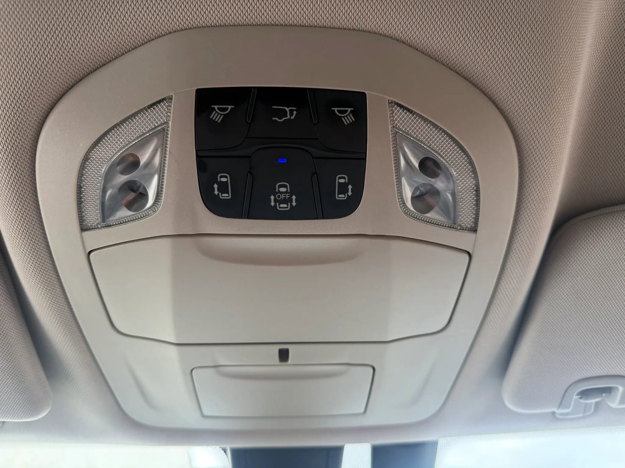 Used 2020 Chrysler Pacifica Touring-L FWD image 22