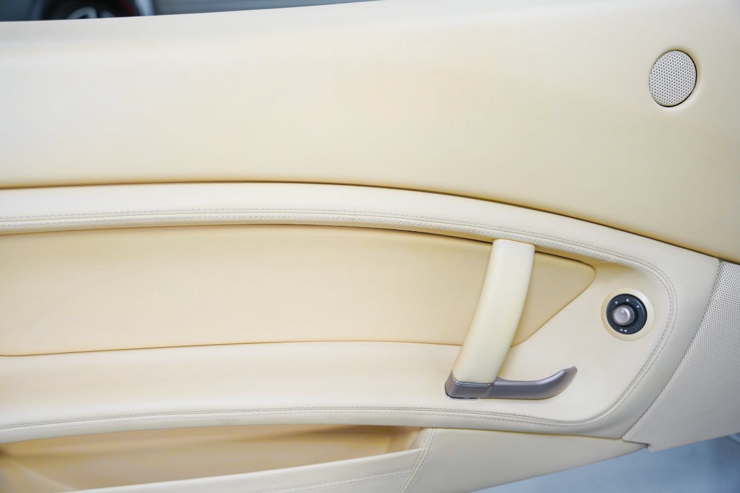 Used 2012 Ferrari California RWD image 39