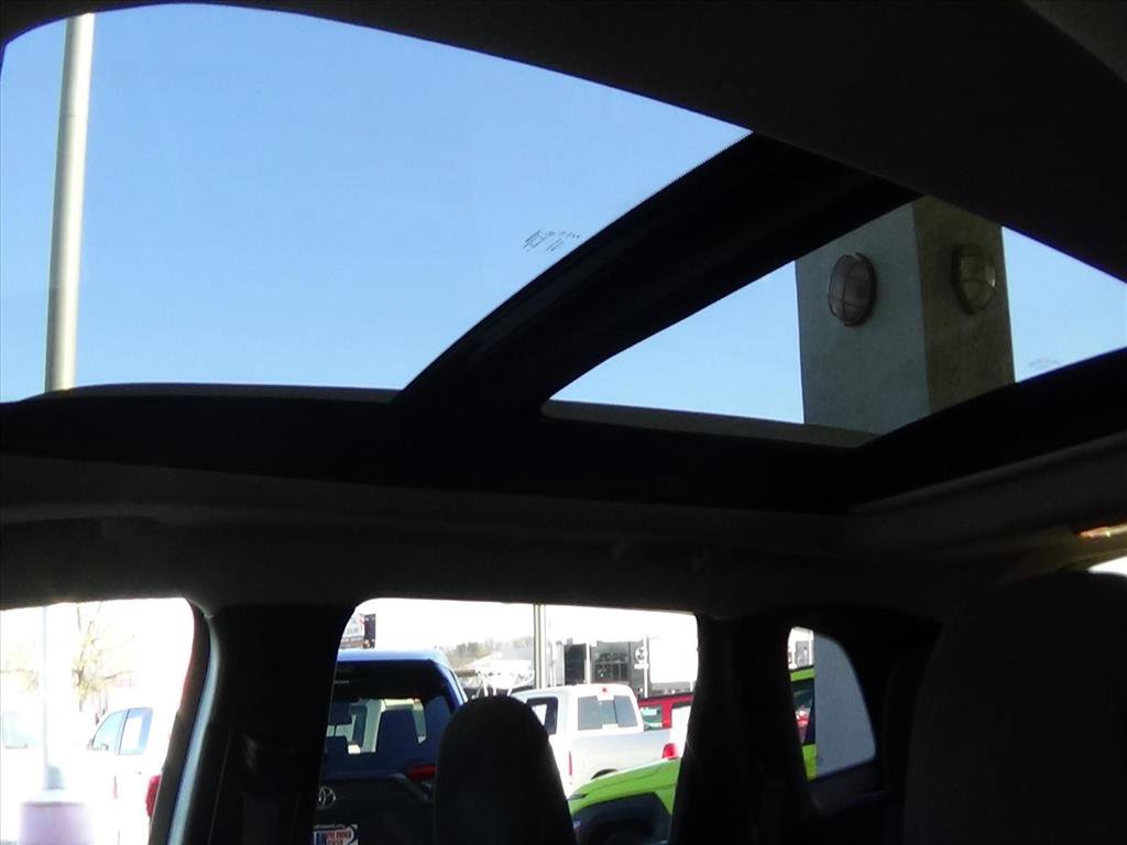 Used 2015 Jeep Cherokee Latitude w/ Comfort/Convenience Group image 29