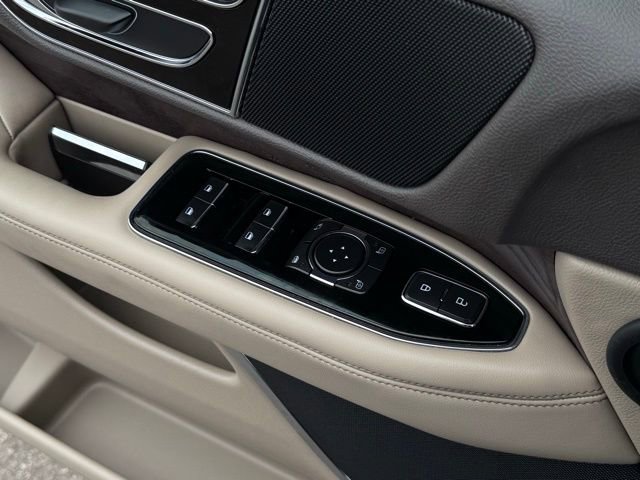 Used 2024 Lincoln Navigator Premiere image 16