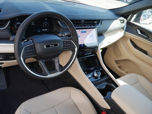 New 2025 Jeep Grand Cherokee Limited image 14