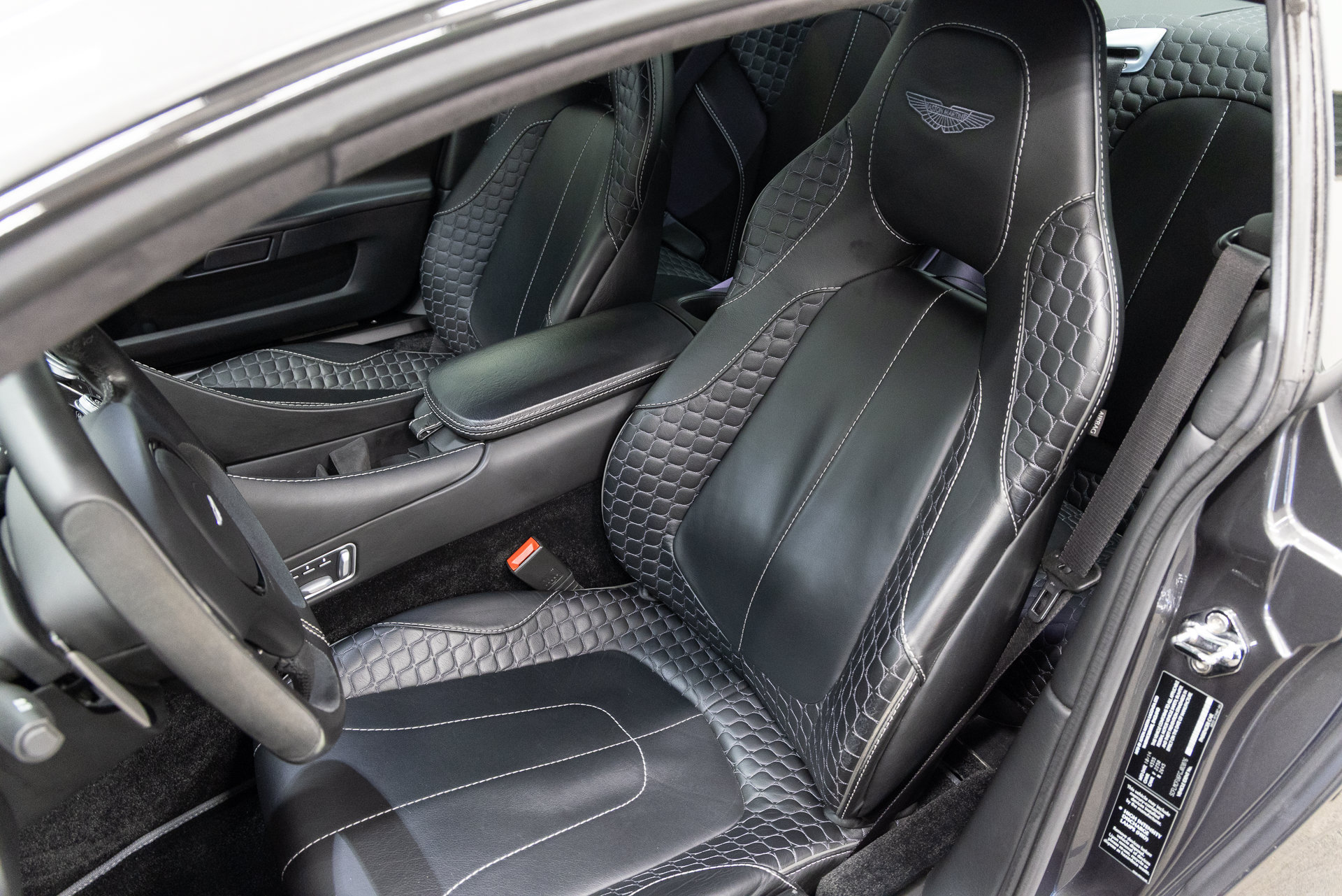 Used 2015 Aston Martin Vanquish Coupe RWD image 8