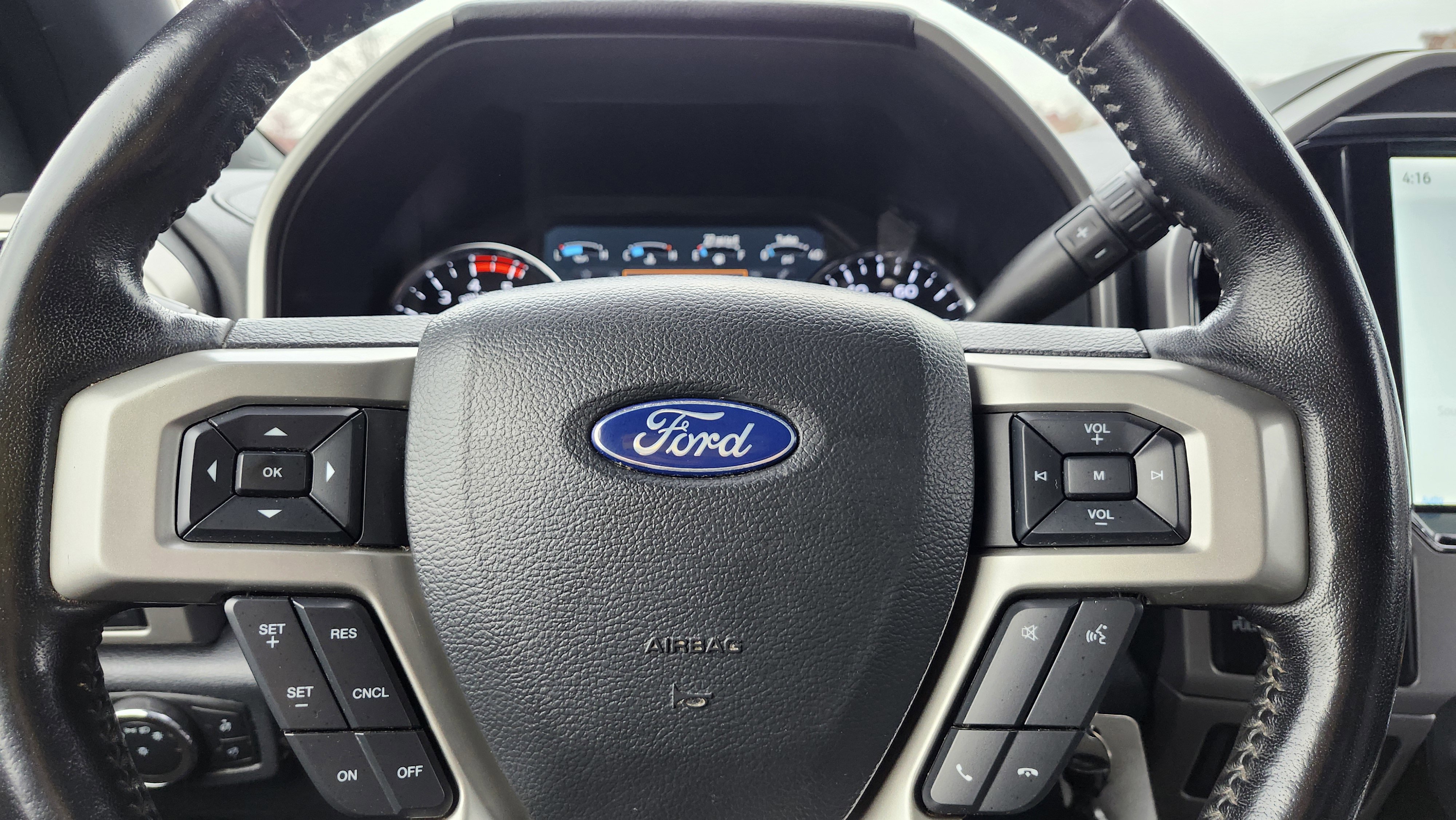 Used 2022 Ford F350 Lariat w/ Chrome Package image 25