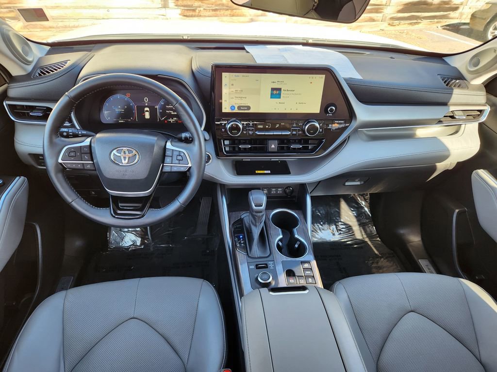Used 2023 Toyota Highlander Limited image 12