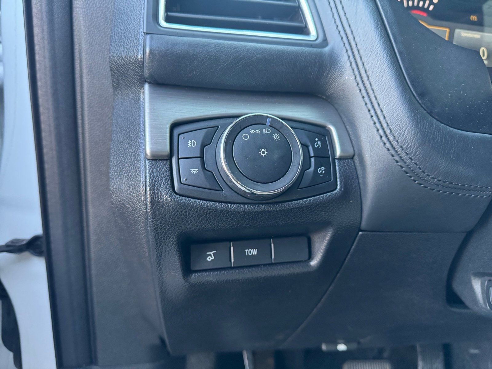 Used 2017 Ford Explorer Platinum image 23