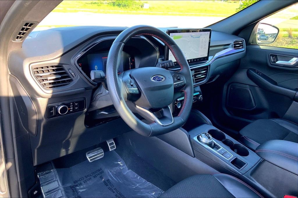 Used 2023 Ford Escape ST-Line w/ Tech Pack #1 FWD image 13