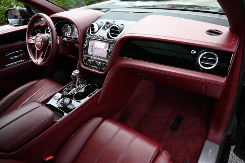 Used 2019 Bentley Bentayga AWD/4WD image 26