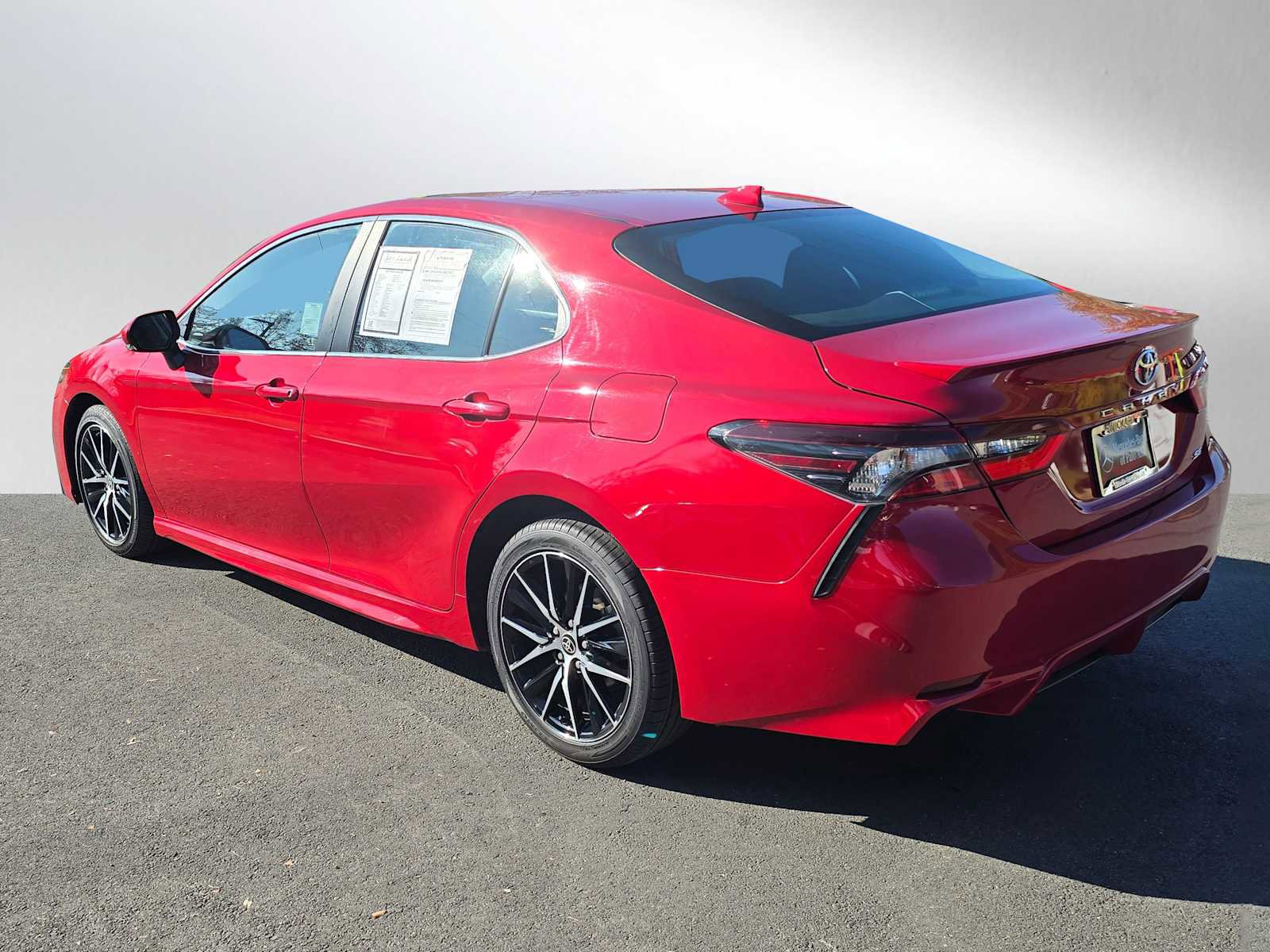 Used 2024 Toyota Camry SE image 5