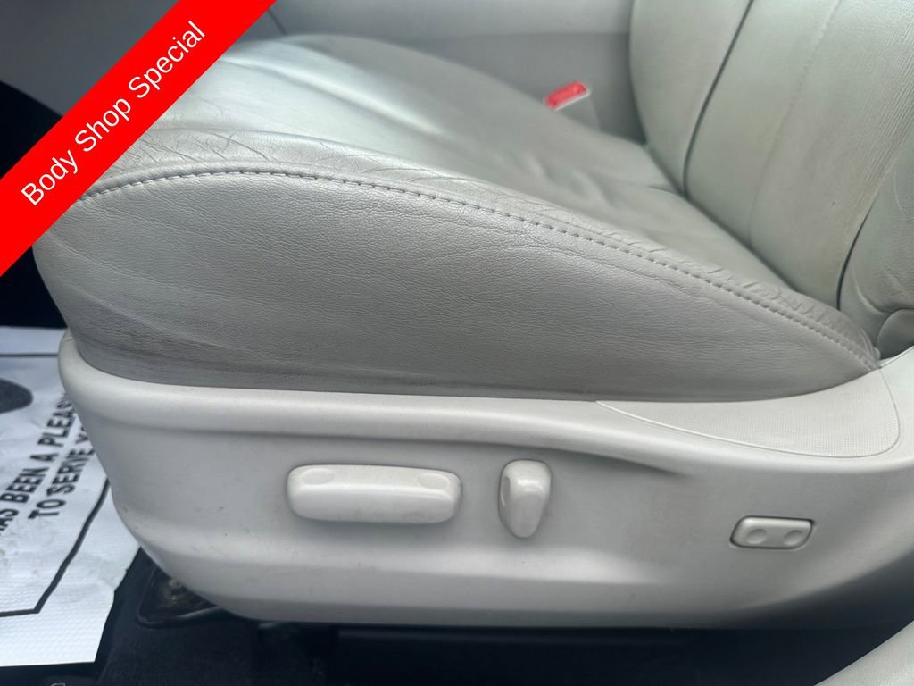 Used 2013 Toyota Venza Limited image 13