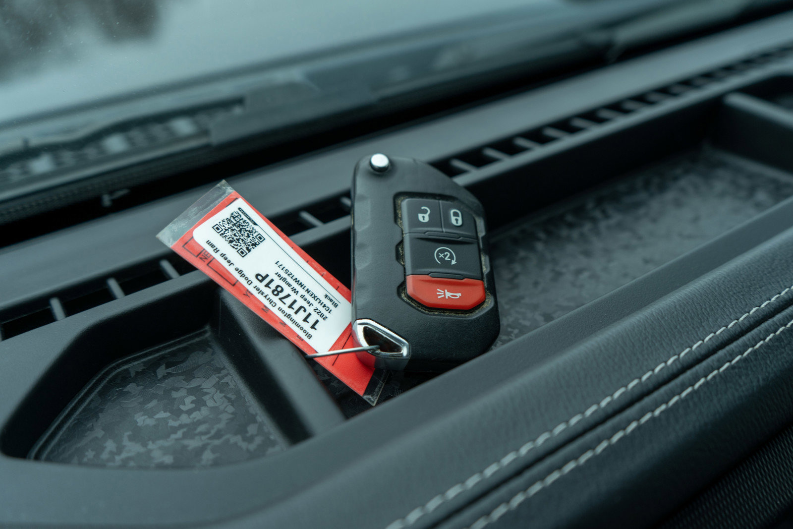 Used 2022 Jeep Wrangler Unlimited Sahara w/ Cold Weather Group image 29