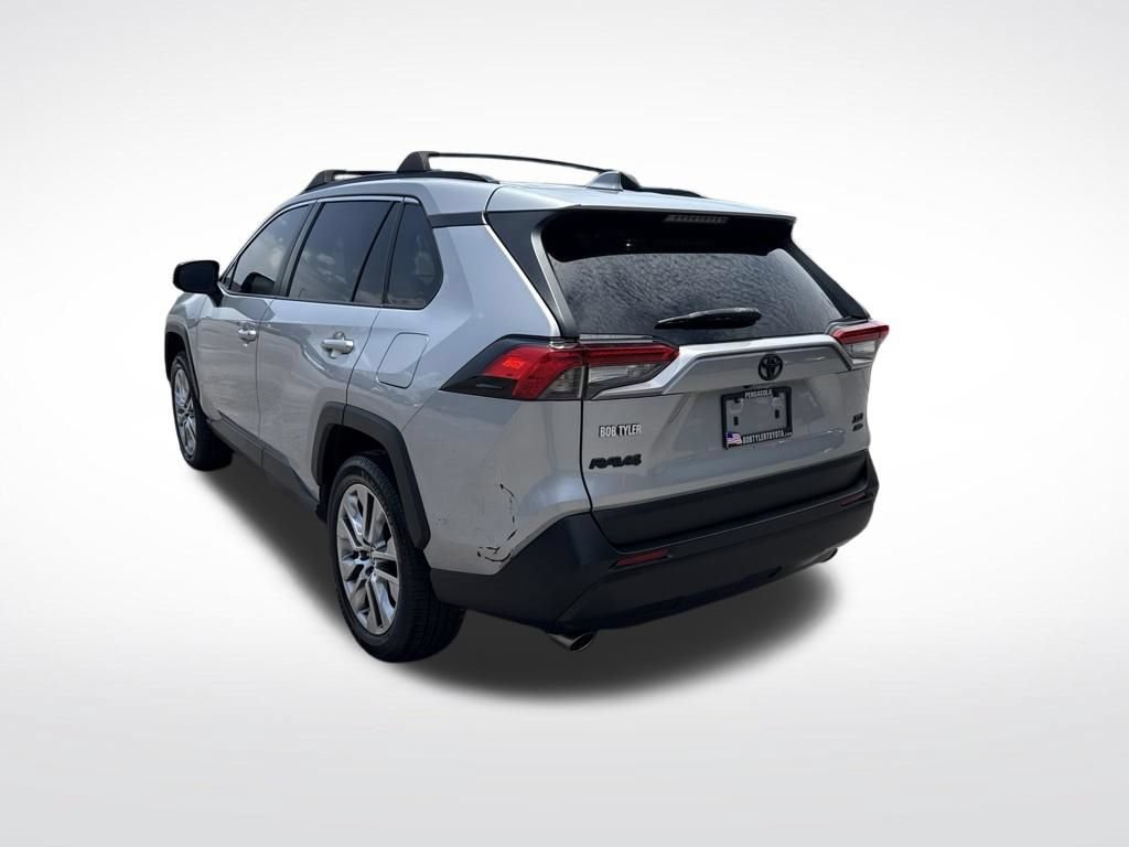 Used 2022 Toyota RAV4 XLE Premium AWD/4WD image 7
