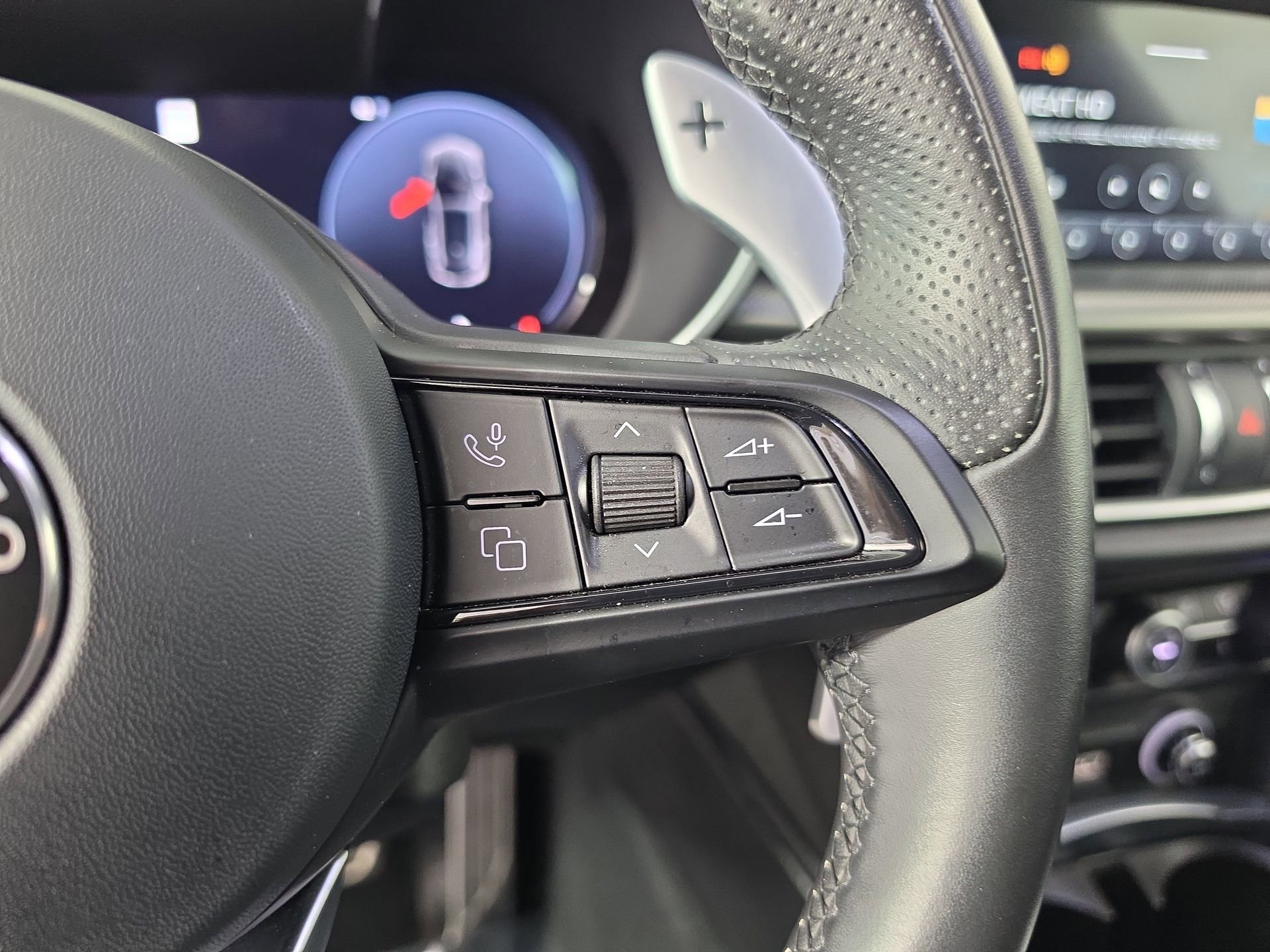 Used 2024 Alfa Romeo Stelvio Veloce AWD/4WD image 25