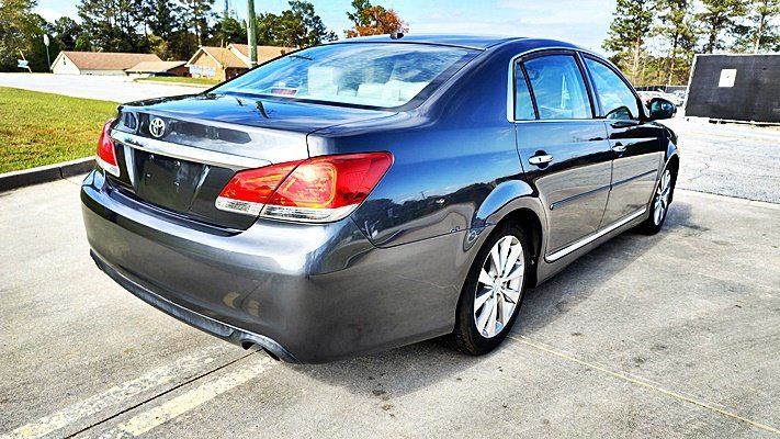 Used 2011 Toyota Avalon Limited image 9