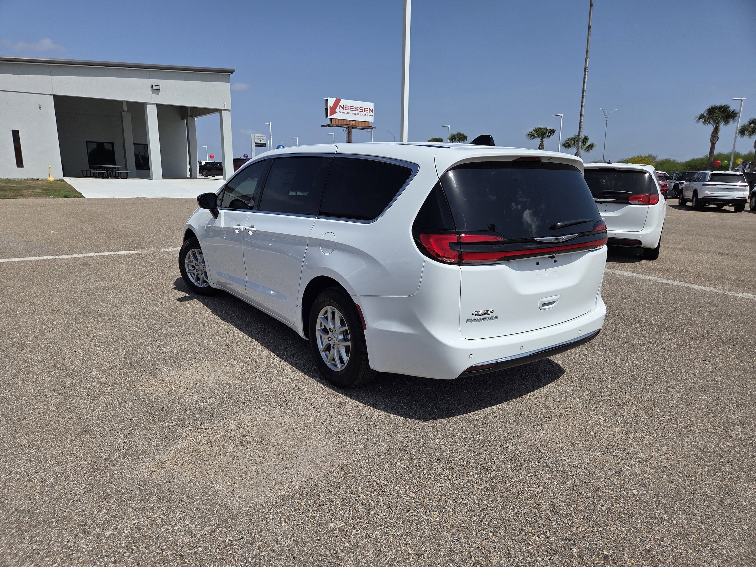 New 2026 Chrysler Pacifica Select image 5
