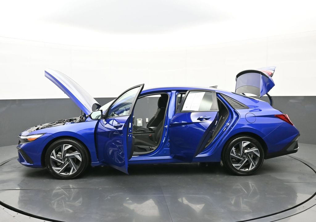 Certified 2025 Hyundai Elantra Sport image 46