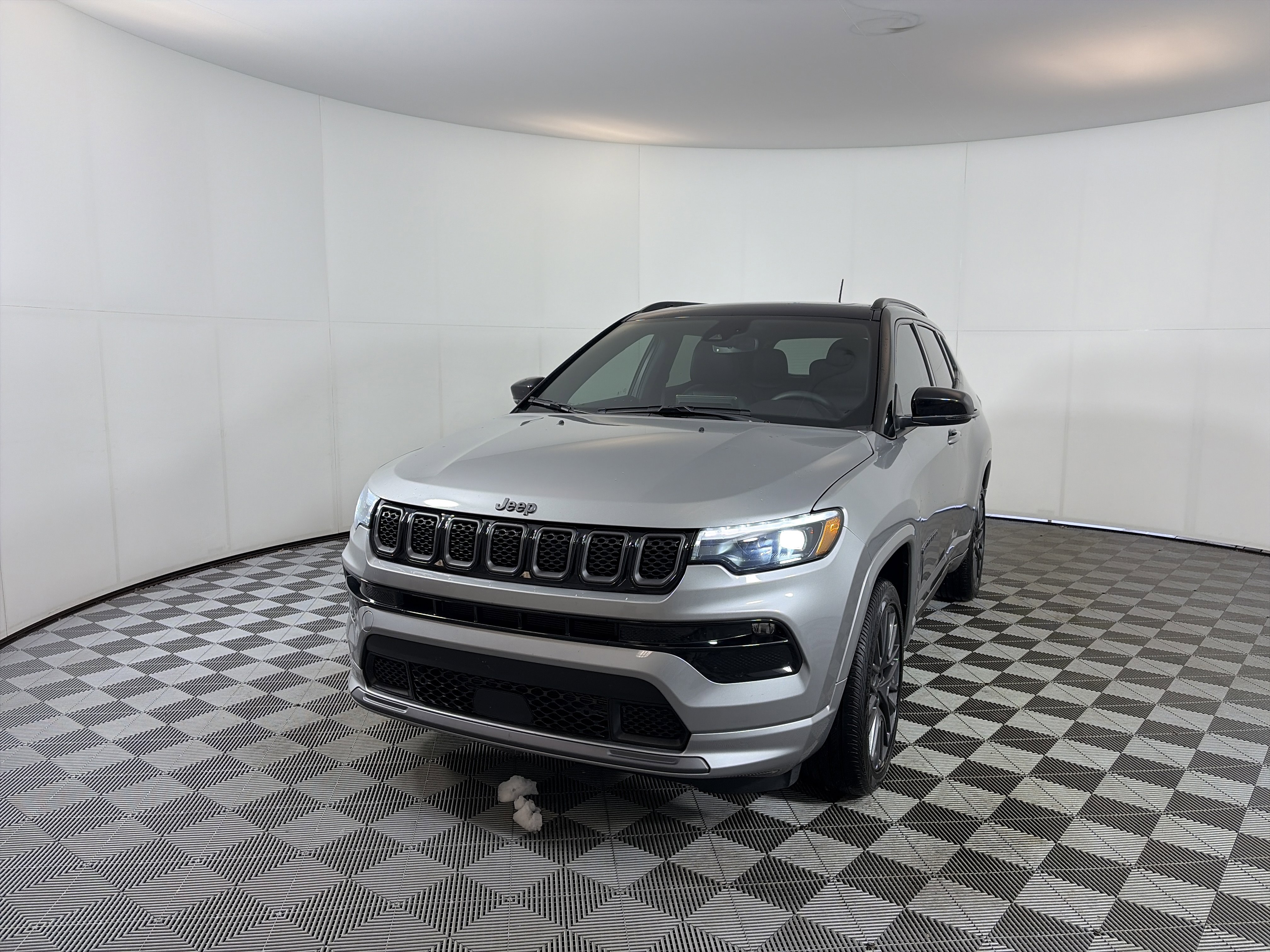 Used 2023 Jeep Compass High Altitude image 2