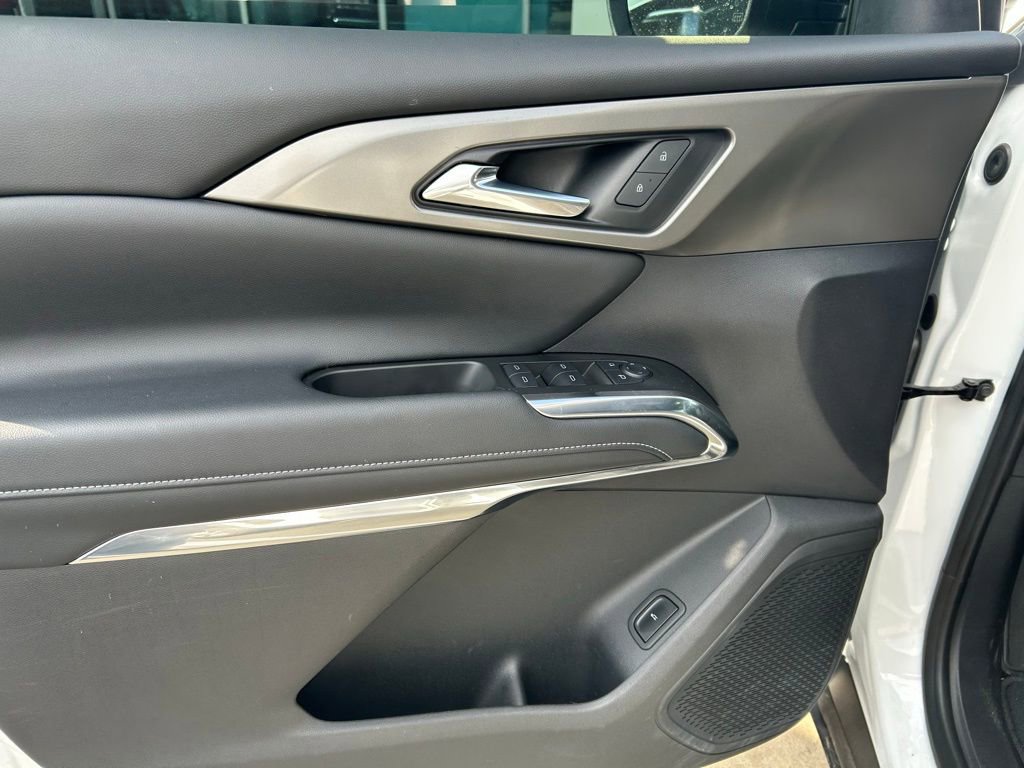 Used 2024 Chevrolet Traverse LS FWD image 3