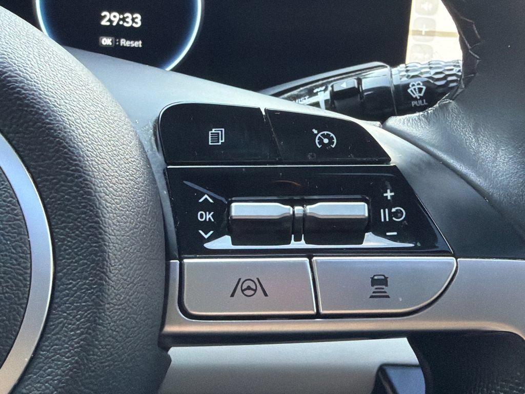 Used 2023 Hyundai Elantra Limited FWD image 25