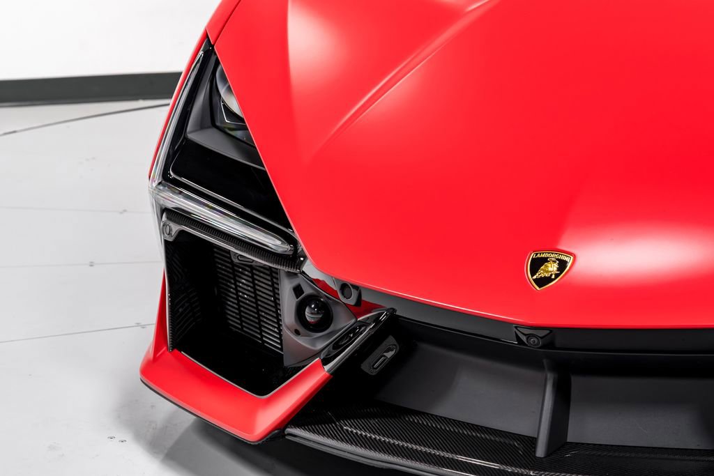 Used 2025 Lamborghini Revuelto image 39